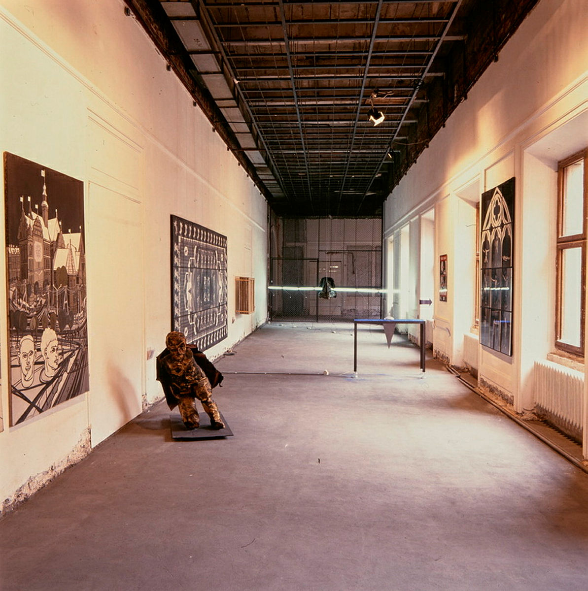 Widok na ekspozycję pierwszej odsłony dzieł sztuki współczesnej ze zbiorów i depozytów CSW noszącej nazwę Kolekcji 1. 